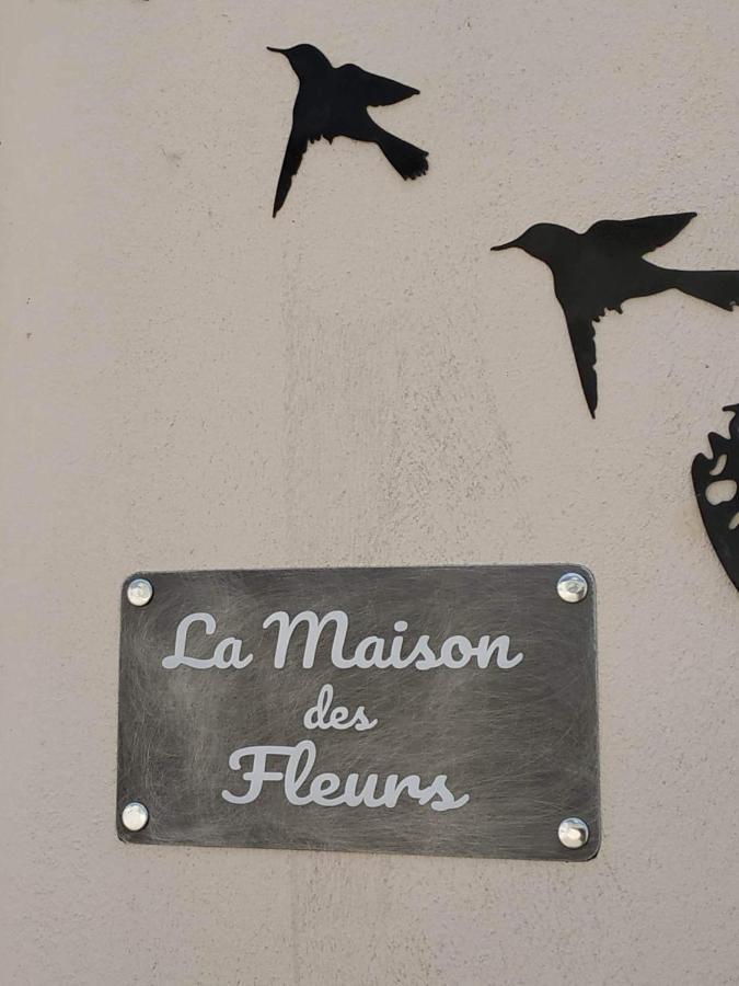 Scrignac La Maison Des Fleurs מראה חיצוני תמונה