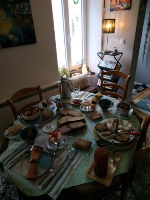 Scrignac La Maison Des Fleurs מראה חיצוני תמונה